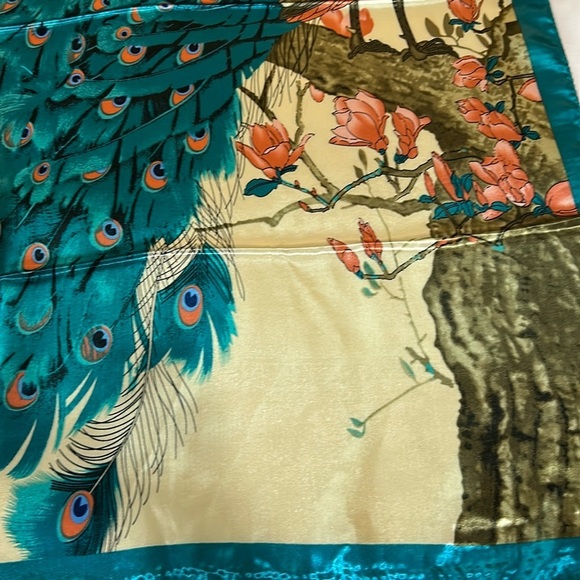R-2218- Women’s Scarf Peacock Print Blue Green Gold Multicolor 34”x34” NWT - Picture 7 of 8